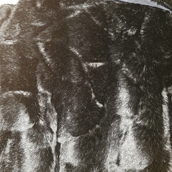 EUC bebe Faux fur crop jacket - Picture 5 of 7